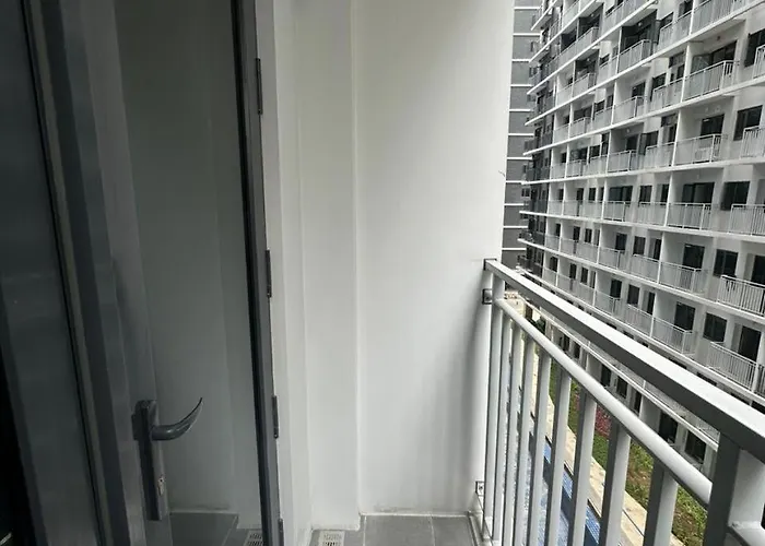 The Ritz Place At Shore 3 Residences Apartment Manila